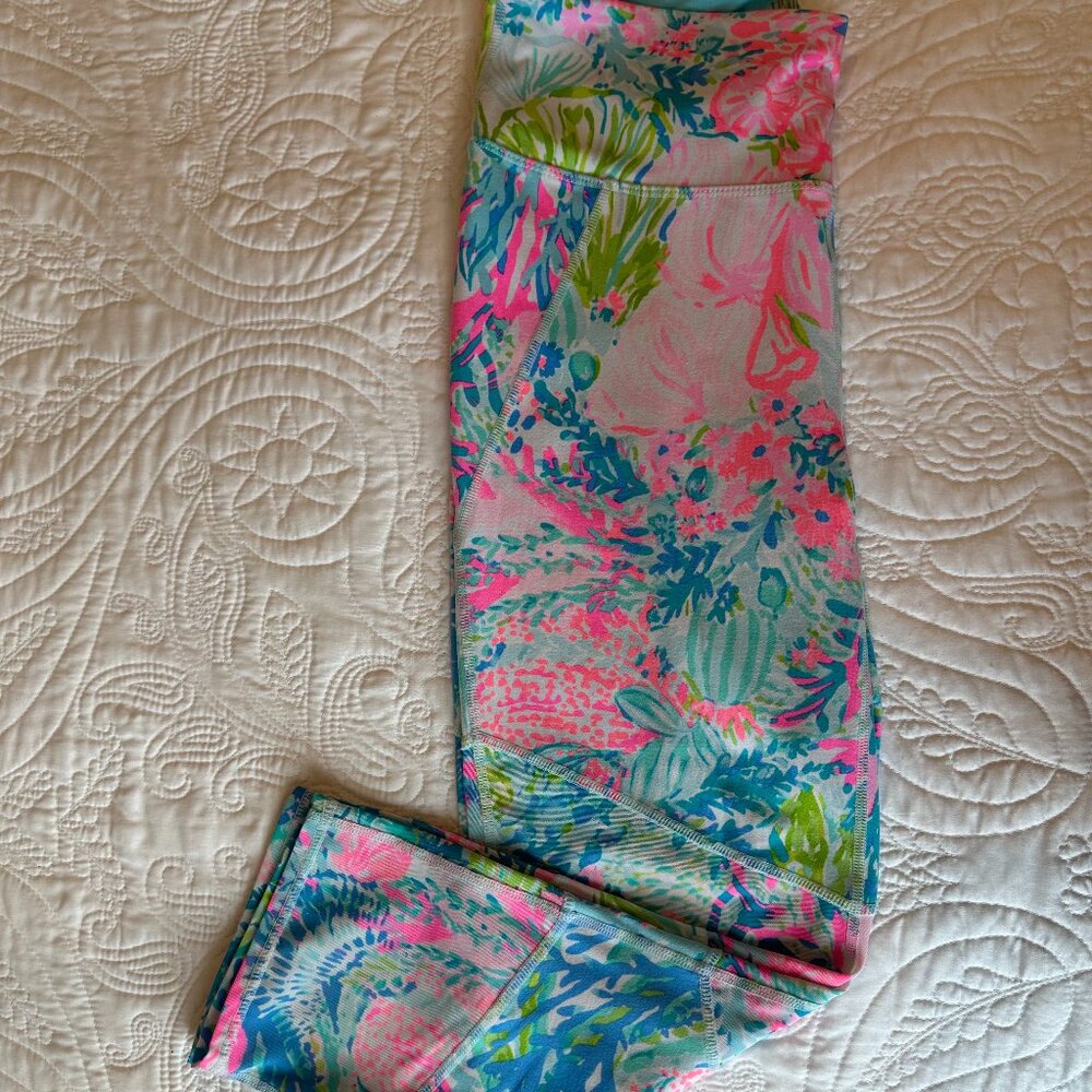 EUC Lilly Pulitzer Luxletic Weekender Legging in Fished my Wish - Size M